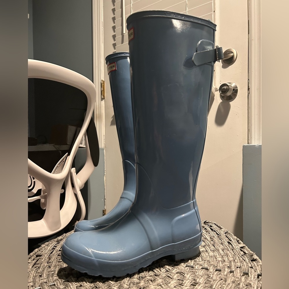 Hunter classic tall blue rain boots size 8